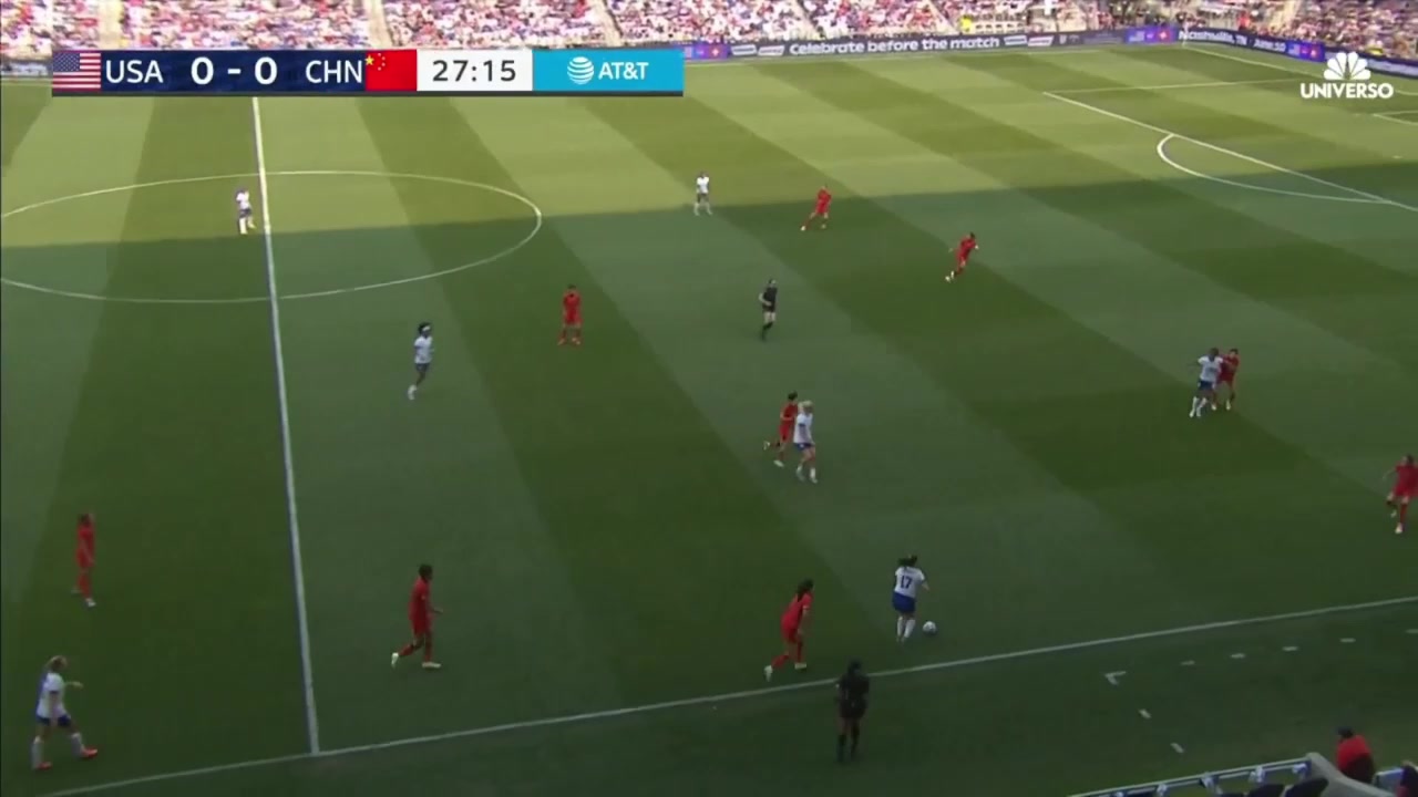 中國女足丟球美國女足邊路傳中造亂戰(zhàn)卡塔里娜補射破門