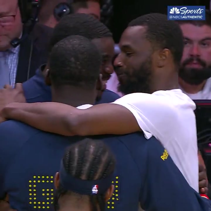 畢竟一起拿過冠軍追夢和維金斯賽后哥倆好聊得非常開心