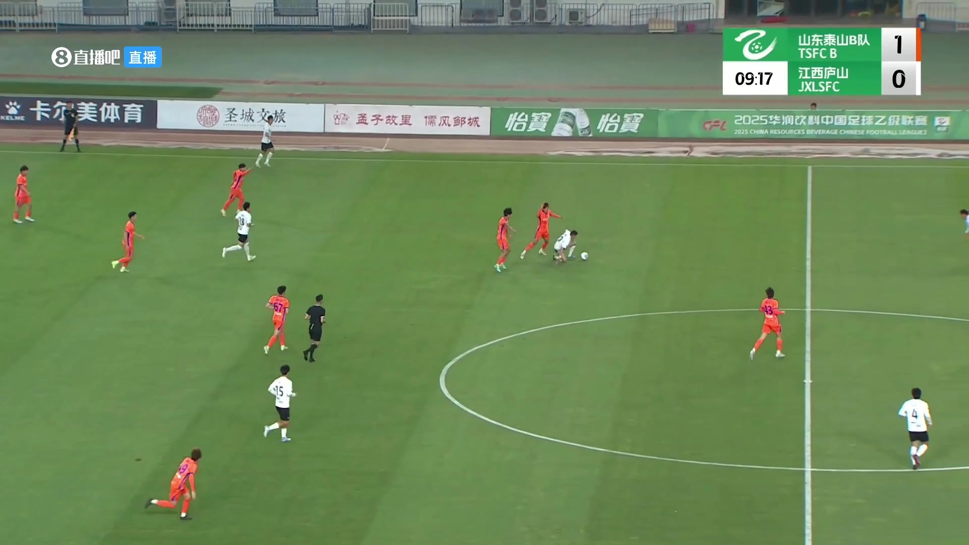 中乙驚現(xiàn)中圈吊射名場(chǎng)面這個(gè)門(mén)將在干嘛啊